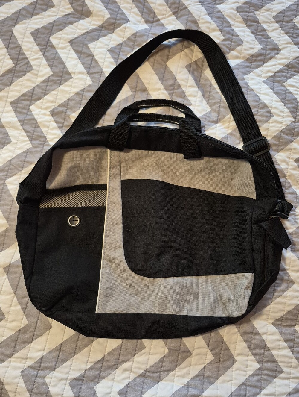 ❤️‍🔥 Leeds Messenger Small Carry On Travel Bag